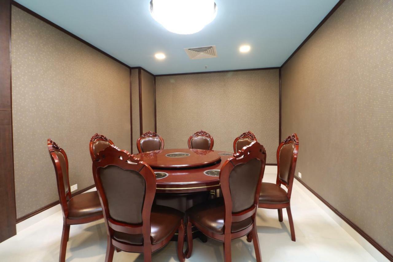 贵族酒店 加尔各答 外观 照片
